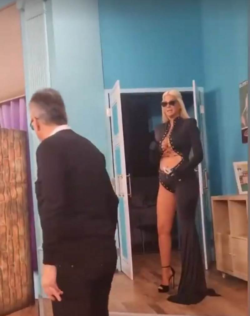 jelena karleusa haljina grand grudi i zadnjica foto, video
