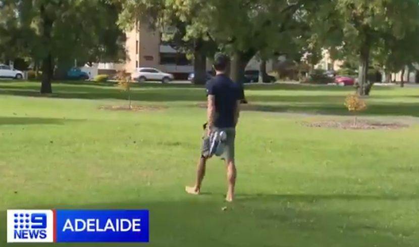 novak djokovic australija izasao karantin izolacija setnja park meditacija grli plavusa foto