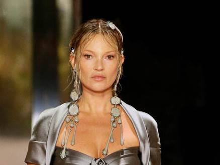 Kejt Mos tražili da skine brushalter na snimanju