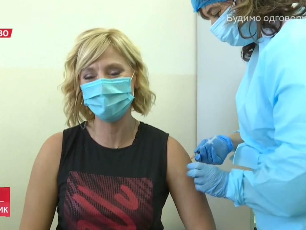 voditeljka primila vakcinu uzivo