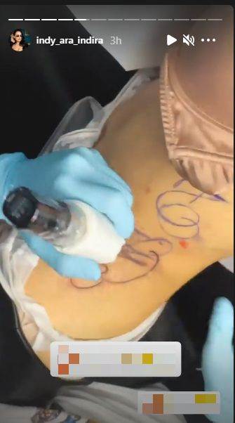 indira aradinovic indi gla tetovaza 