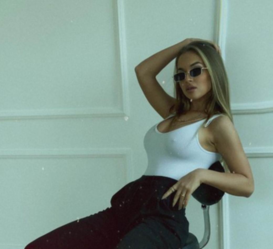 Teodori Džehverović ispao silikon na nastupu