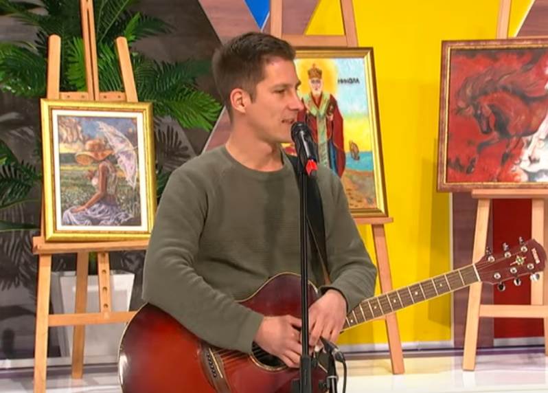 bora eskic sarenica pevao u carapama