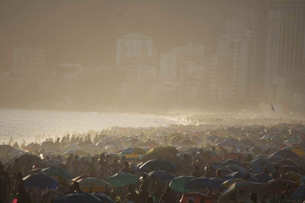 brazil rio de zaneiro plaze korona virus mere zatvaranje bolsonaro
