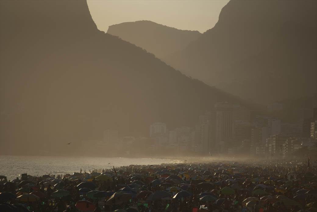 brazil rio de zaneiro plaze korona virus mere zatvaranje bolsonaro
