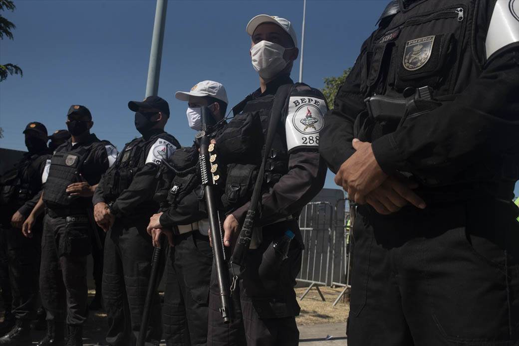 brazil rio de zaneiro plaze korona virus mere zatvaranje bolsonaro