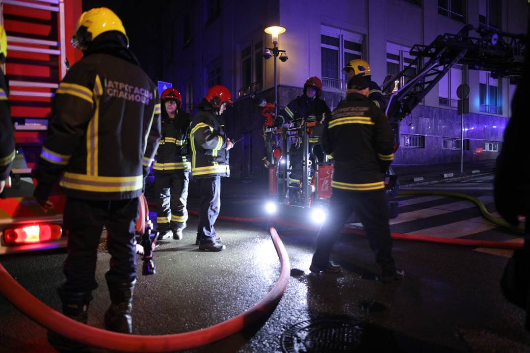 beograd zvezedara pozar ulica cirila i metodija stan