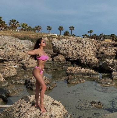 viki odincova gole slike