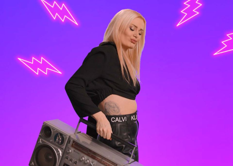 Maja Kovačević seks u rijalitiju Bar napala kamermana