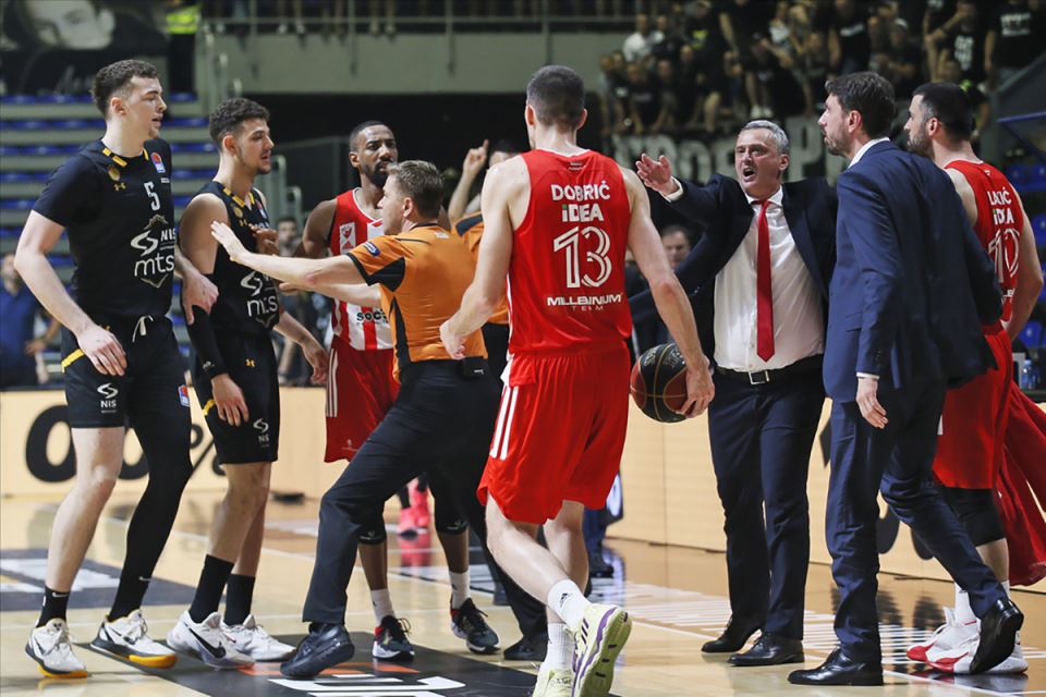 Uros Trifunovic tenzija Partizan Zvezda ABA finale (7).JPG