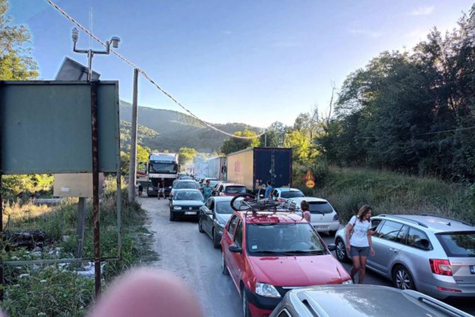 gužva granica 2.jpg