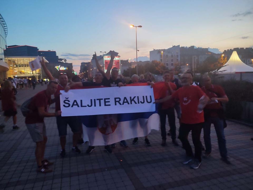 Šaljite Rakiju Navijači  (1).jpg