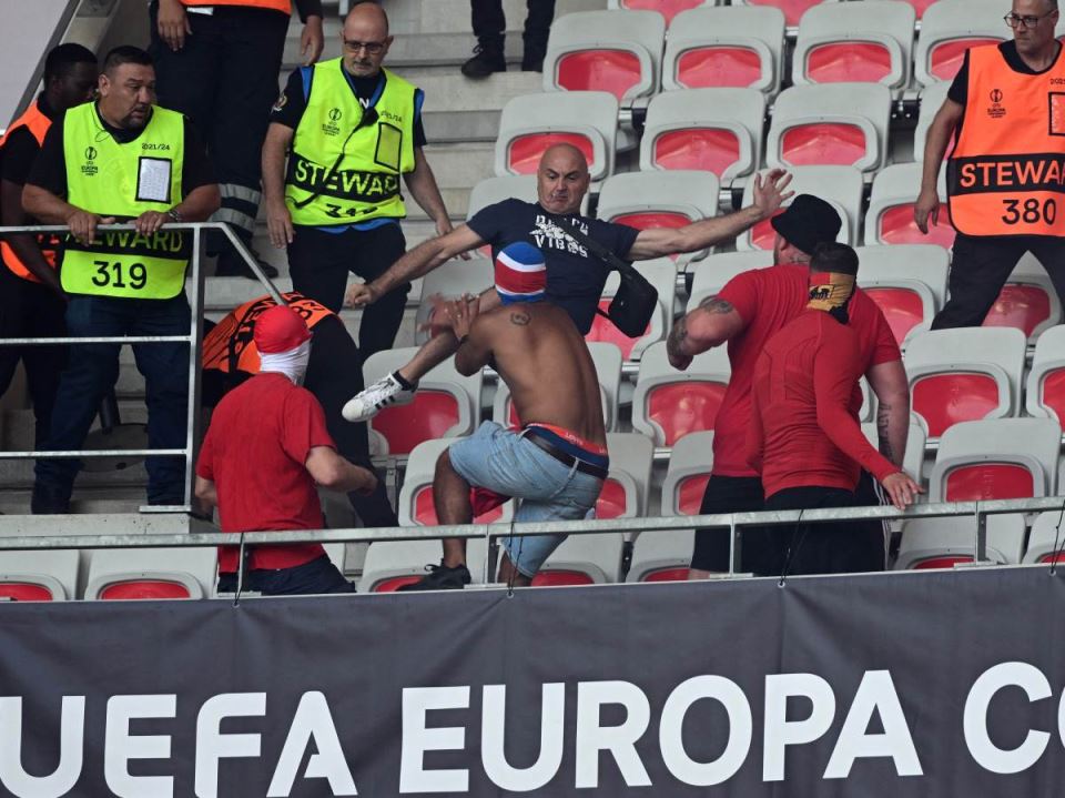 Redar tuče navijače na meču Nice i Kelna