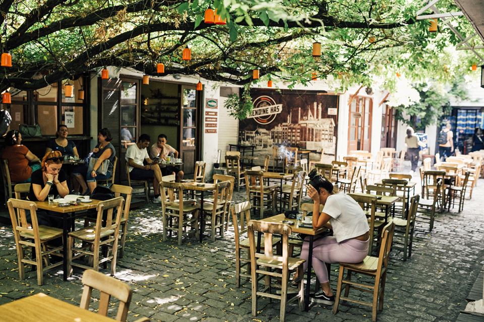 Lokalni kafić u kom uče studenti.jpg