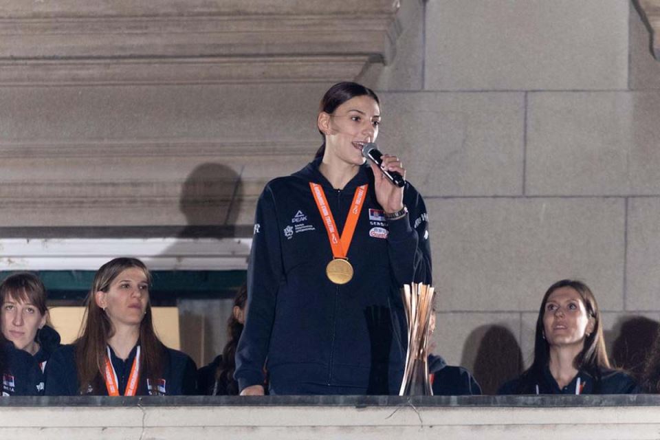 Danijele Santareli na srpskom pozdravio publiku