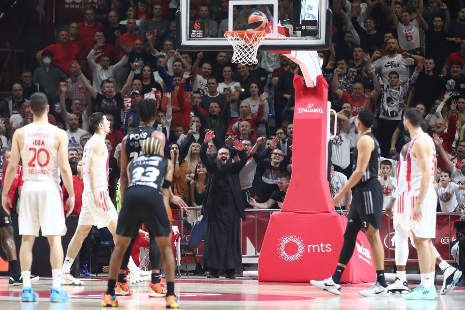 Sveštenik Ilija Buha dovodi Nikolu Mirotića u Crvenu zvezdu