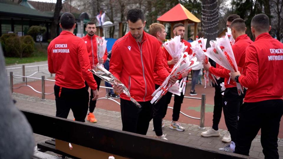 - 16x9.00_00_00_03.Still001_1.jpg