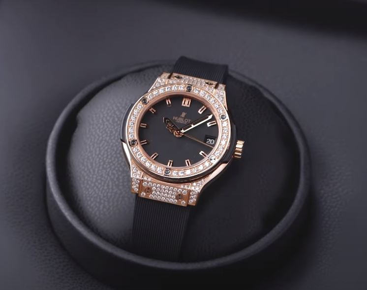 Hublot Classic Fusion King Gold (1).jpg