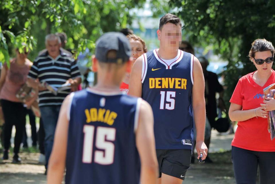 Nikola Jokić izbegava fotografisanje sa navijačima
