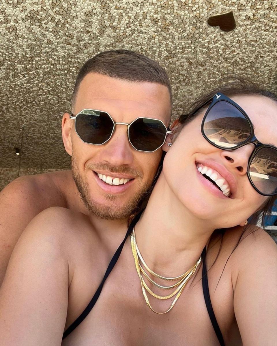 Žena Edina Džeka u dresu Fenerbahčea na Instagramu