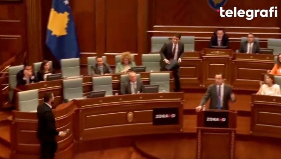 Aljbin Kurti tuča u skupštini 1.jpg