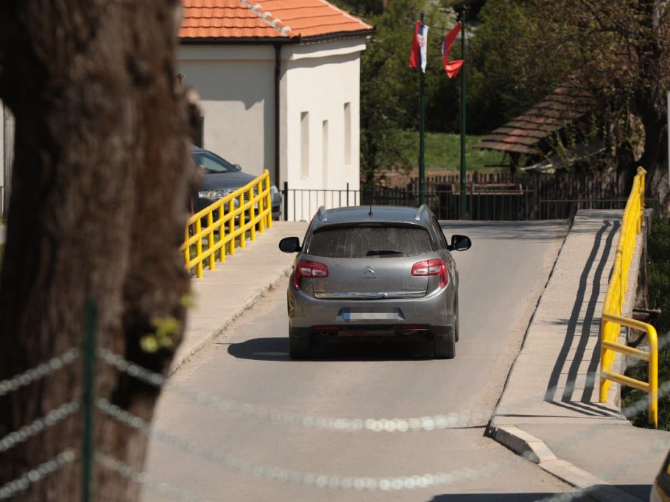 Povorka kroz selo Zlot (1).jpg