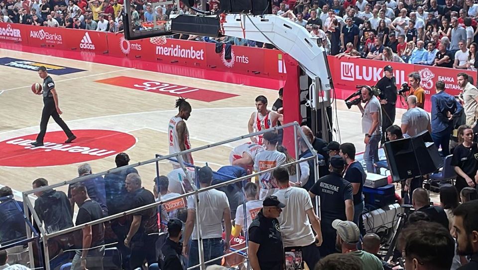 Nikola Topic iznet sa terena (1).jpg