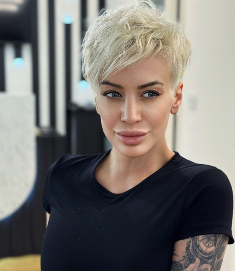 Dušici Jakovljević za slike stopala nude 1000 evra nedeljno