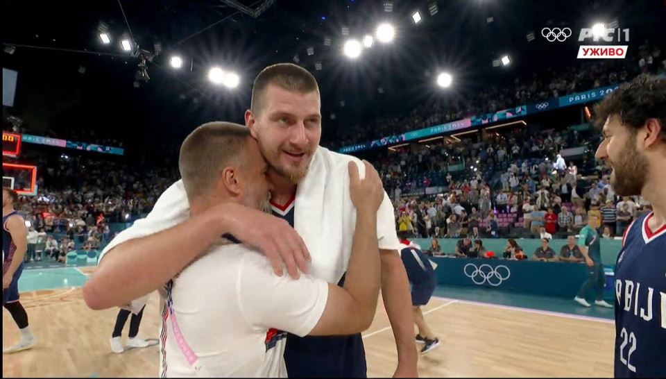 Jokić slavi sa porodicom (5).jpg