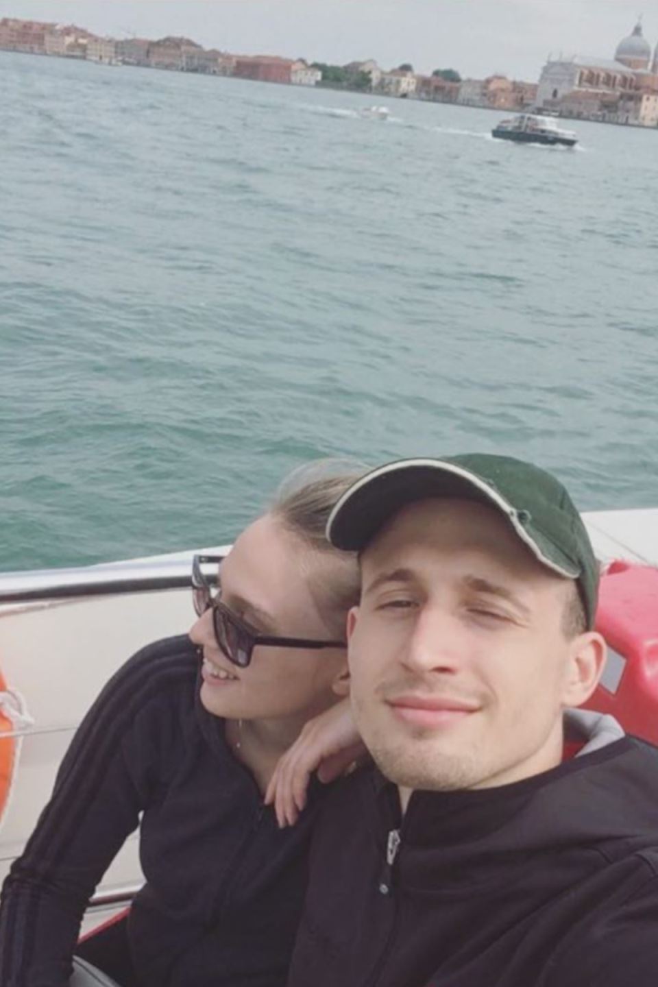 Aleksa Avramović i supruga na putovanju