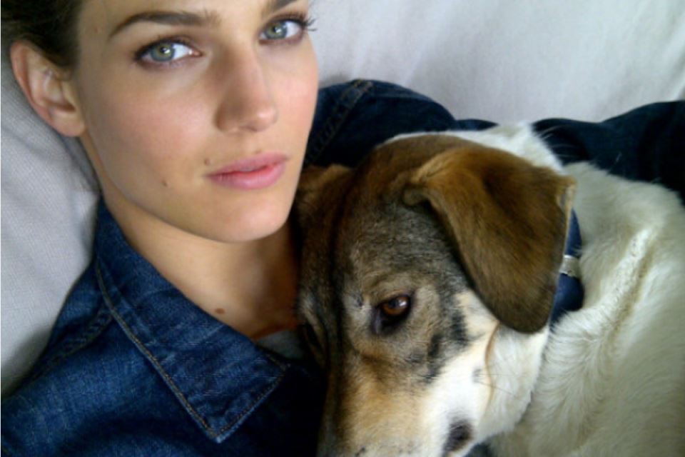 Kendra Spirs sa psom.jpg