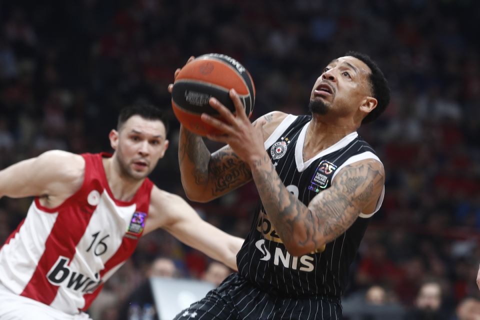 OLIMPIJAKOS - PARTIZAN (1).JPG