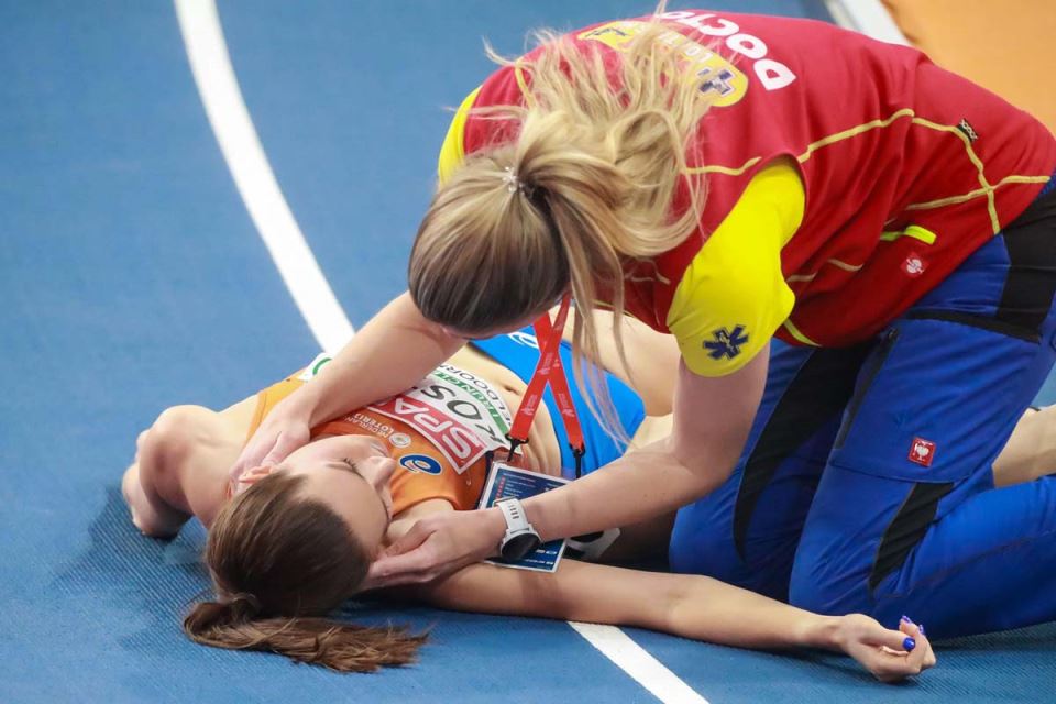 Atletičarka Maurin Koster se srušila 1.jpg