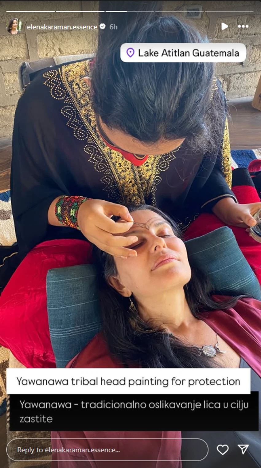 Elena Karaman u Gvatemali, crtaju joj simbole na čelu
