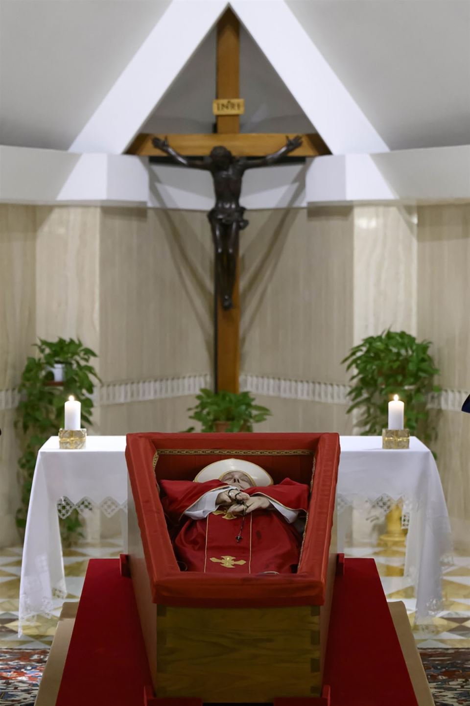 Konstatacija smrti pape Franje (3).jpg