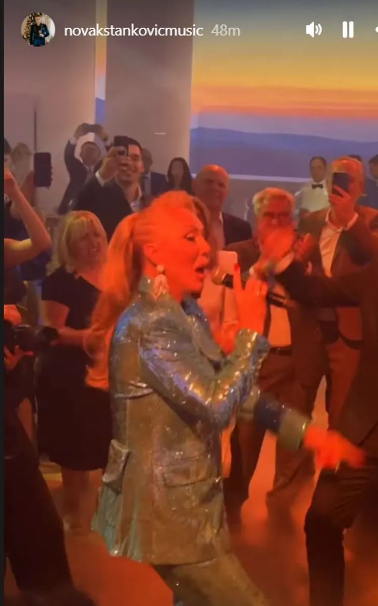 Lepa Brena peva na svadbi sina Milije Milosavljevića Ktitora (4).png