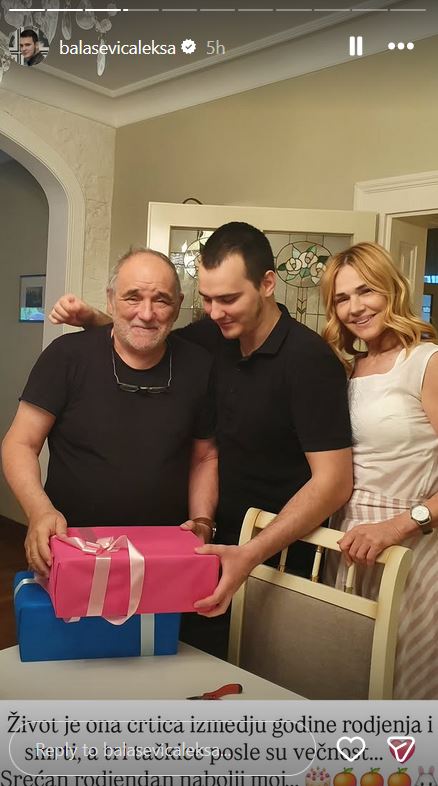 Aleksa Balašević sa Đorđem Balaševićem i majkom