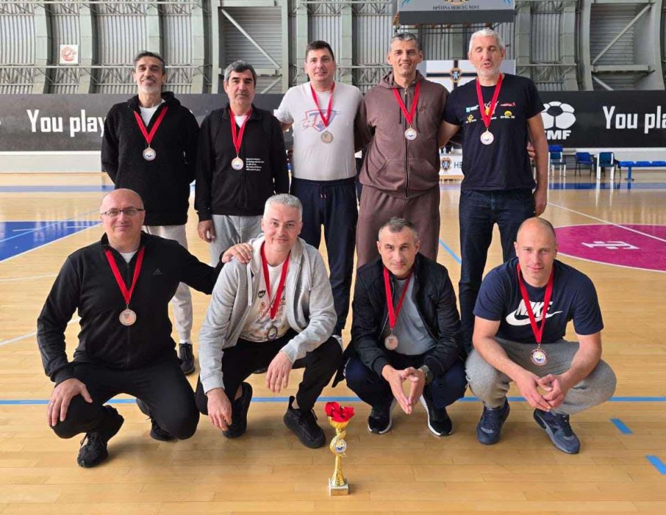 Košarkaši veteranske ekipe 4K Priština