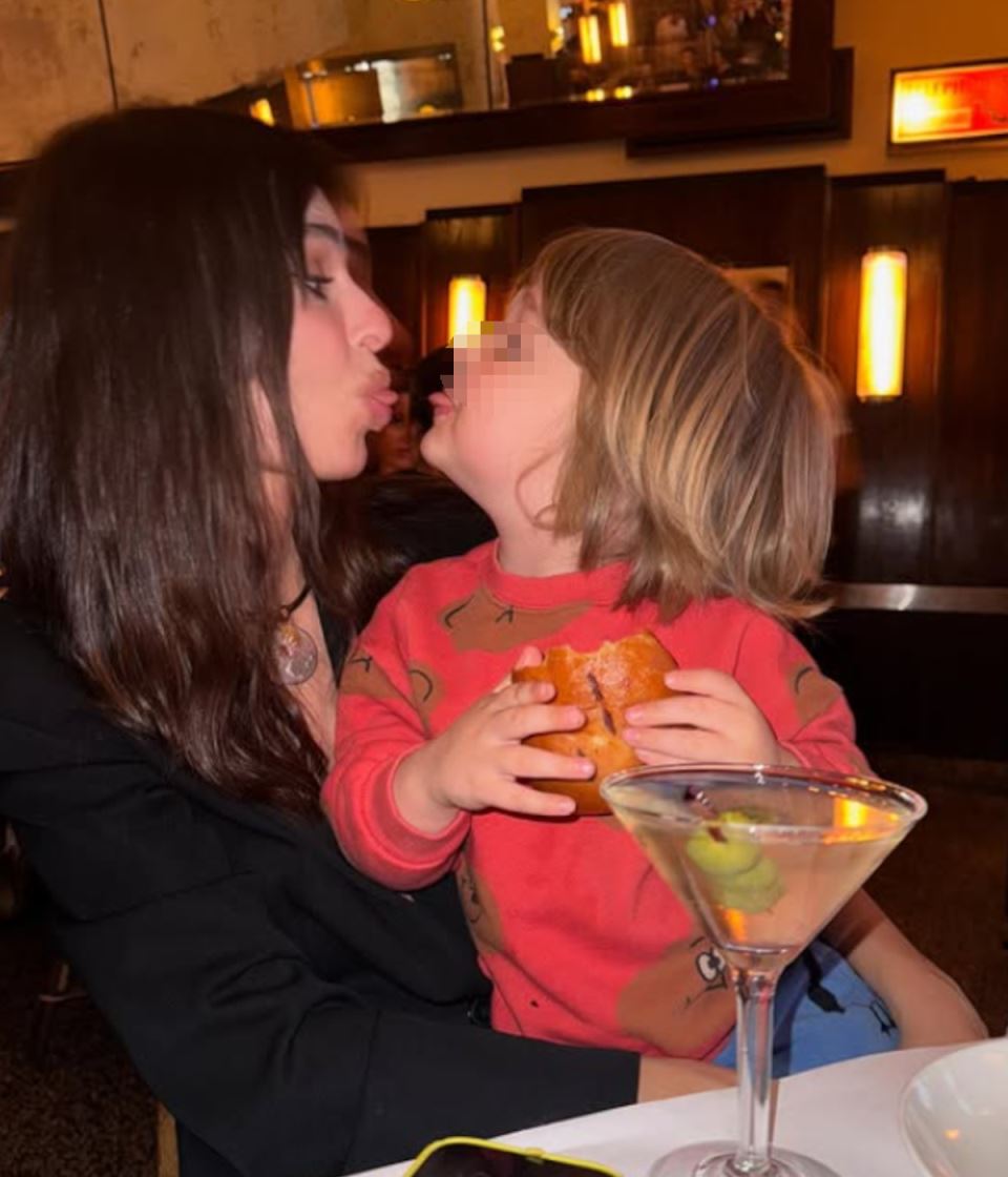 Emili Ratajkovski i sin