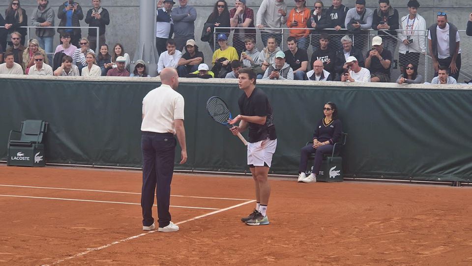 Miomir Kecmanović se svadja sa sudijom (1).jpg