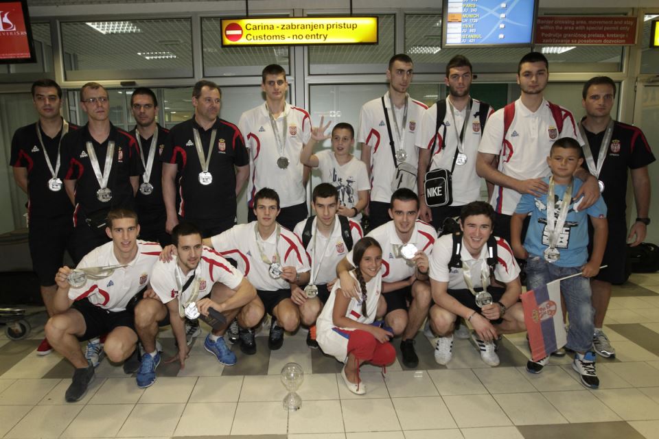Reprezentativci Srbije U19 nakon srebra na Svetskom prvenstvu 2013. godine.