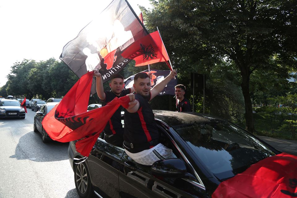 Albanija navijači (1).jpg