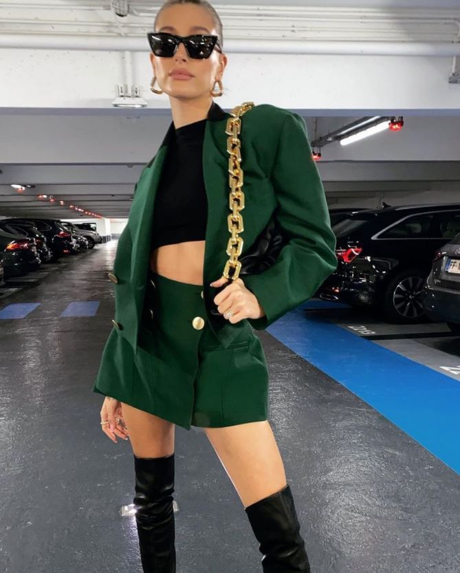 Sestra Hejli Biber ide u zatvor, tukla se s radnicima u klubu i gađala ih tamponom