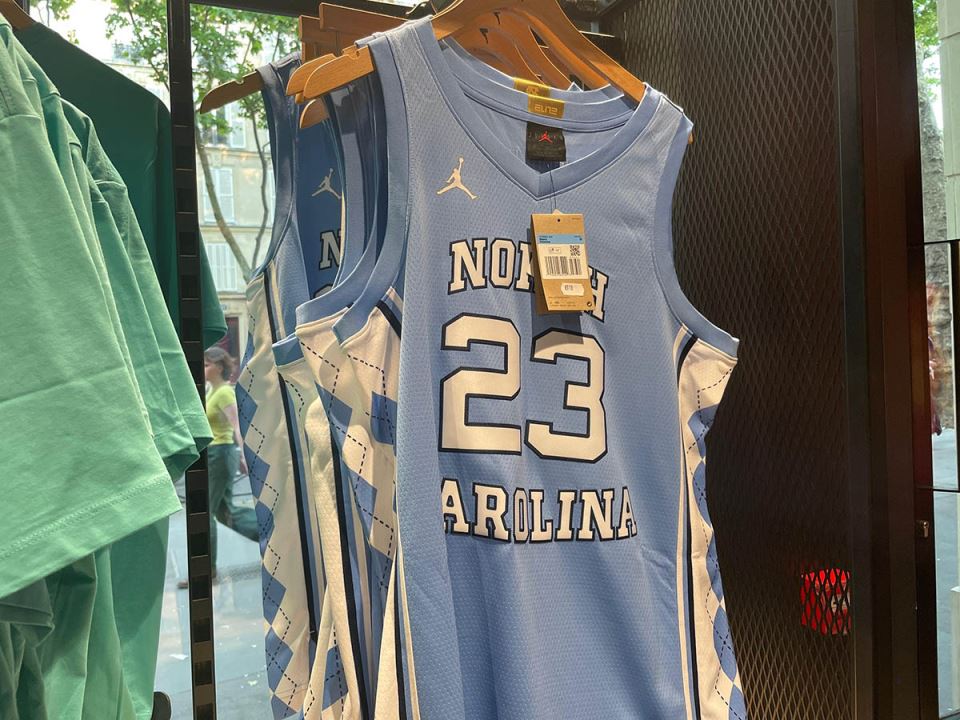 NBA prodavnica u Parizu (35).jpg