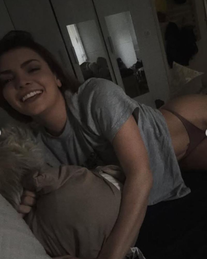 Ela Dvornik provokativne slike u tangama