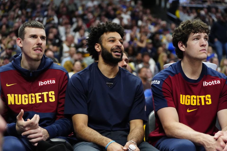 Vlatko Čančar Džamal Marej i Pi Džej Hol na klupi Denvera u NBA ligi