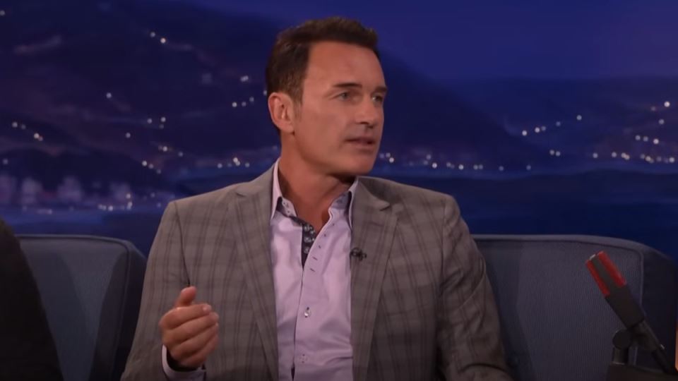 Džulijan Mekmahon.jpg