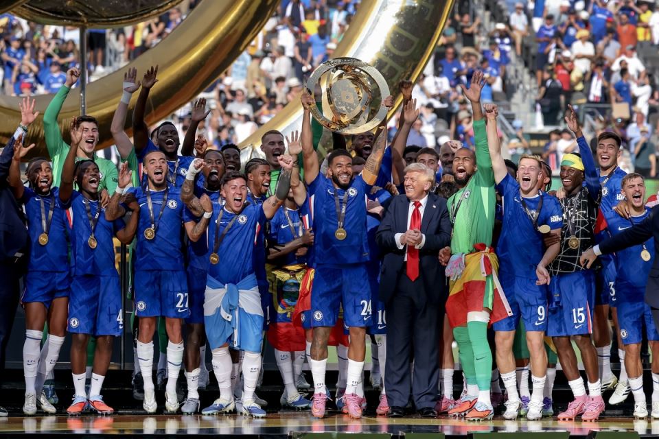 Donald Tramp uručio pehar igračima Čelsija