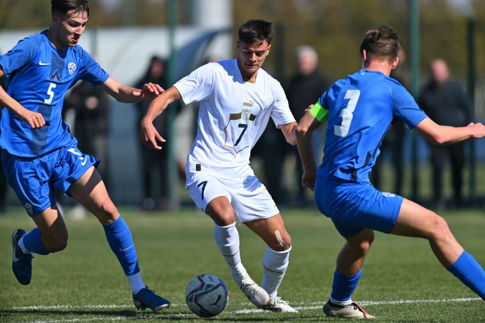 Luka Zarić na utakmici U17 Srbije protiv Slovenije