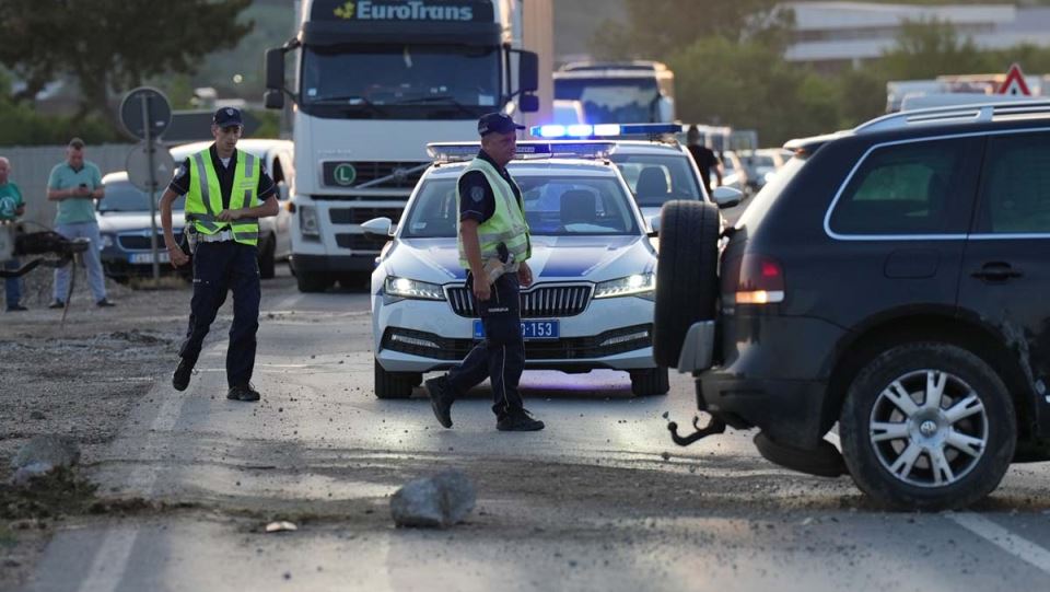 Ferrari i nov mercedes prevrnuti na krov 1.jpg